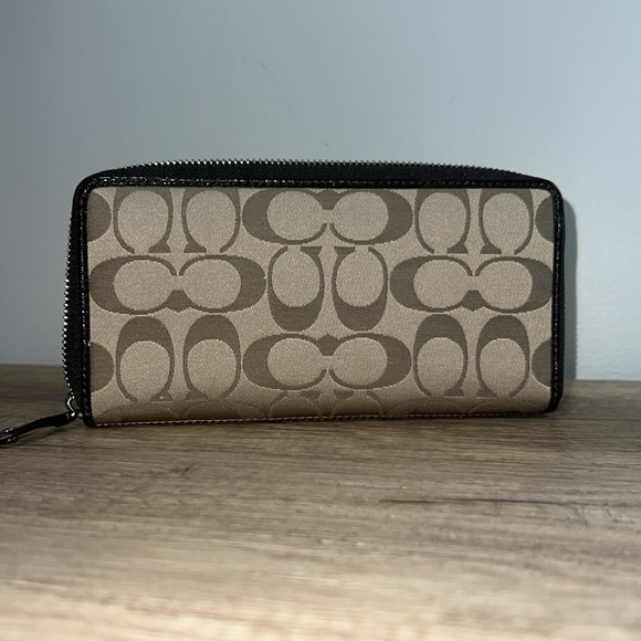 Coach wallet. Never been used. - Picture 2 of 3